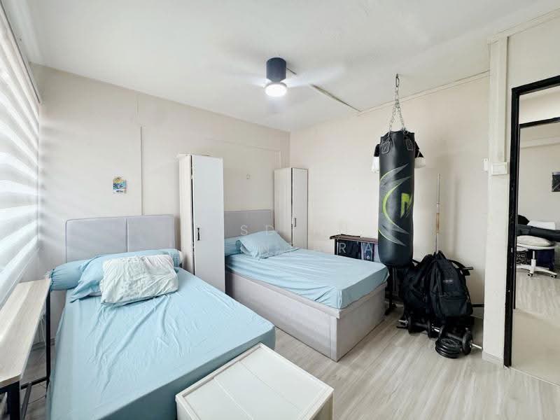 124 Bedok North Road, 124 Bedok North Road, Bedok / Upper East Coast, 3 Bedrooms, 990 sqft, HDB Flat For Sale, by Risdian Isbintara, 500250266 - Bedroom - PropertyGuru.com.sg