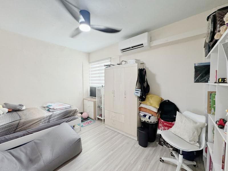 124 Bedok North Road, 124 Bedok North Road, Bedok / Upper East Coast, 3 Bedrooms, 990 sqft, HDB Flat For Sale, by Risdian Isbintara, 500250266 - Bedroom - PropertyGuru.com.sg