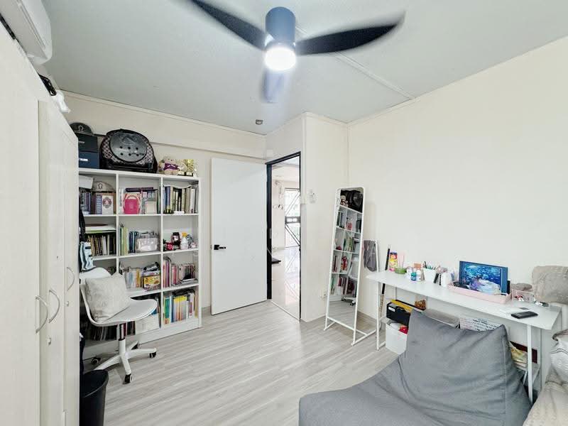 124 Bedok North Road, 124 Bedok North Road, Bedok / Upper East Coast, 3 Bedrooms, 990 sqft, HDB Flat For Sale, by Risdian Isbintara, 500250266 - Study - PropertyGuru.com.sg