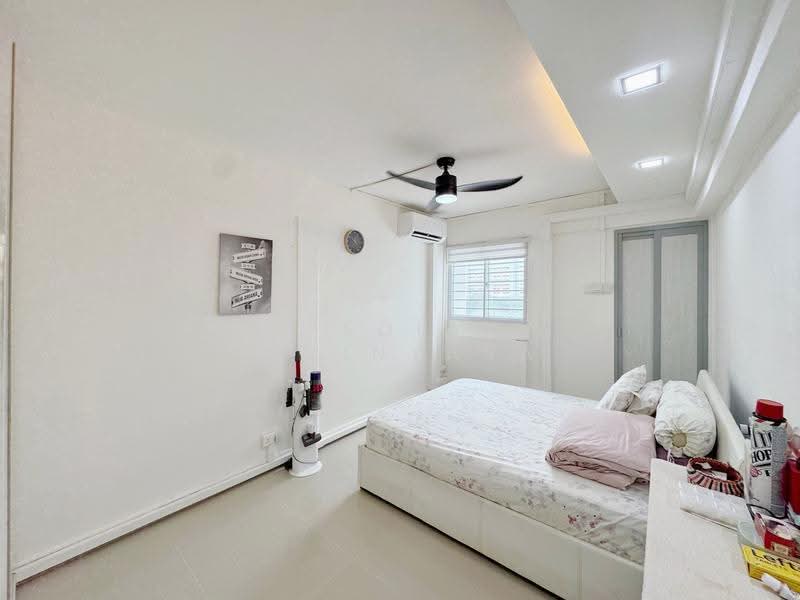 124 Bedok North Road, 124 Bedok North Road, Bedok / Upper East Coast, 3 Bedrooms, 990 sqft, HDB Flat For Sale, by Risdian Isbintara, 500250266 - Bedroom - PropertyGuru.com.sg