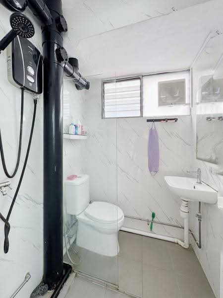 124 Bedok North Road, 124 Bedok North Road, Bedok / Upper East Coast, 3 Bedrooms, 990 sqft, HDB Flat For Sale, by Risdian Isbintara, 500250266 - Bathroom - PropertyGuru.com.sg