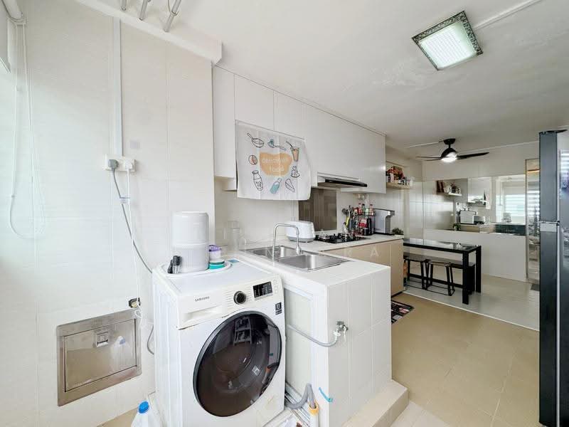 124 Bedok North Road, 124 Bedok North Road, Bedok / Upper East Coast, 3 Bedrooms, 990 sqft, HDB Flat For Sale, by Risdian Isbintara, 500250266 - Kitchen - PropertyGuru.com.sg