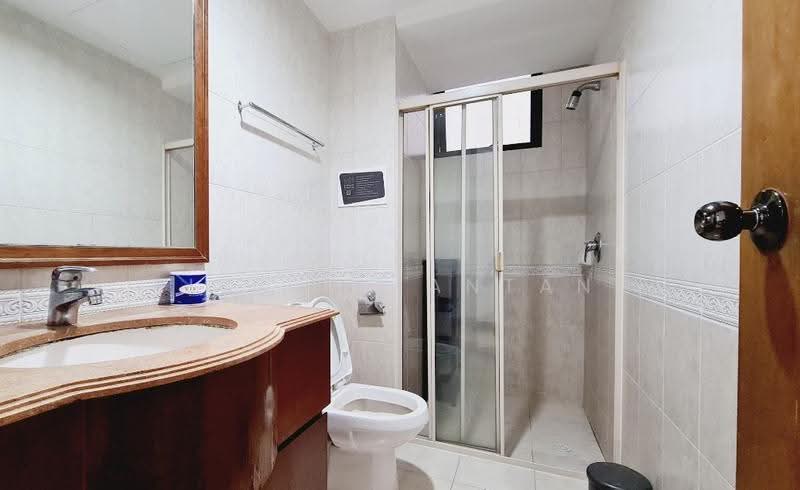 East Meadows, 30 Tanah Merah Kechil Road, Bedok / Upper East Coast, 1 Bedroom, 180 sqft, Condominium For Rent, by Rick Khiantani, 500250293 - Bathroom - PropertyGuru.com.sg