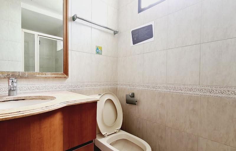East Meadows, 30 Tanah Merah Kechil Road, Bedok / Upper East Coast, 1 Bedroom, 180 sqft, Condominium For Rent, by Rick Khiantani, 500250293 - Bathroom - PropertyGuru.com.sg
