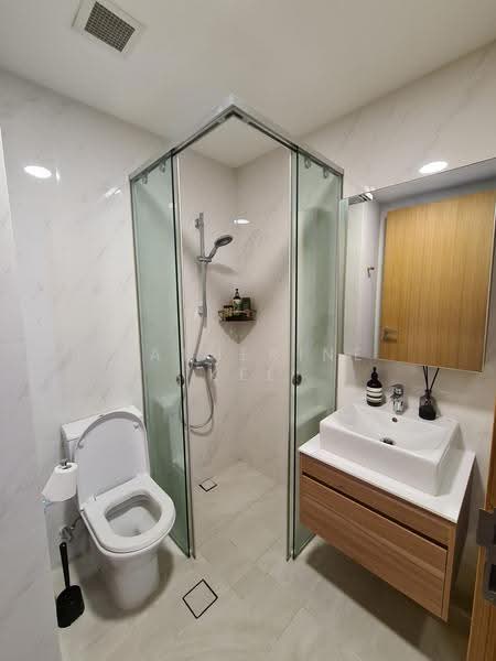 Tre Residences, 7 Geylang East Avenue 1, Eunos / Geylang / Paya Lebar, 4 Bedrooms, 947 sqft, Condominium For Sale, by Katherine Kee, 500250296 - Bathroom - PropertyGuru.com.sg