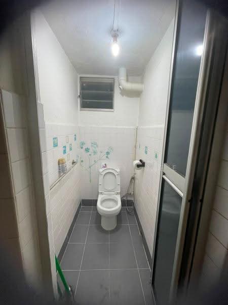 2 Lorong Lew Lian, 2 Lorong Lew Lian, Hougang / Punggol / Sengkang, Room Rental, 150 sqft, HDB Flat For Rent, by Jeffrey Lee, 500250303 - Bathroom - PropertyGuru.com.sg