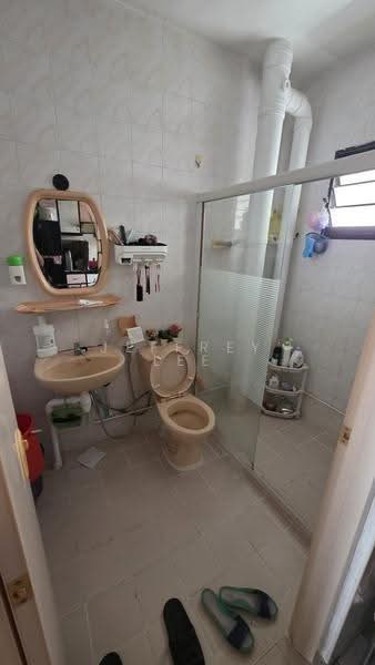 326 Sembawang Crescent, 326 Sembawang Crescent, Sembawang / Yishun, Room Rental, 150 sqft, HDB Flat For Rent, by Jeffrey Lee, 500250344 - Bathroom - PropertyGuru.com.sg