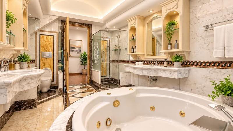 Extensive Variety Of Landed-Bungalows, Siglap, East Coast / Marine Parade, 5 Bedrooms, 15,000 sqft, Bungalow House For Rent, by CHEN ., 500250348 - Bathroom - PropertyGuru.com.sg