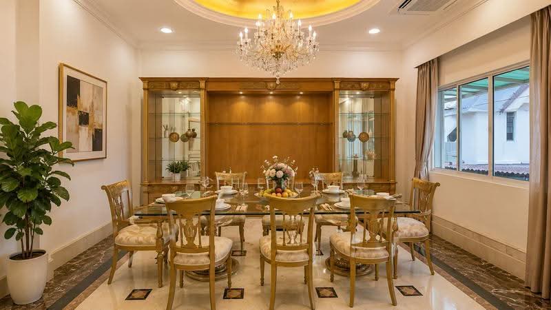 Extensive Variety Of Landed-Bungalows, Siglap, East Coast / Marine Parade, 5 Bedrooms, 15,000 sqft, Bungalow House For Rent, by CHEN ., 500250348 - Dining Room - PropertyGuru.com.sg
