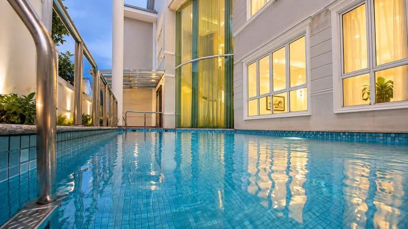 Extensive Variety Of Landed-Bungalows, Siglap, East Coast / Marine Parade, 5 Bedrooms, 15,000 sqft, Bungalow House For Rent, by CHEN ., 500250348 - Exterior - PropertyGuru.com.sg