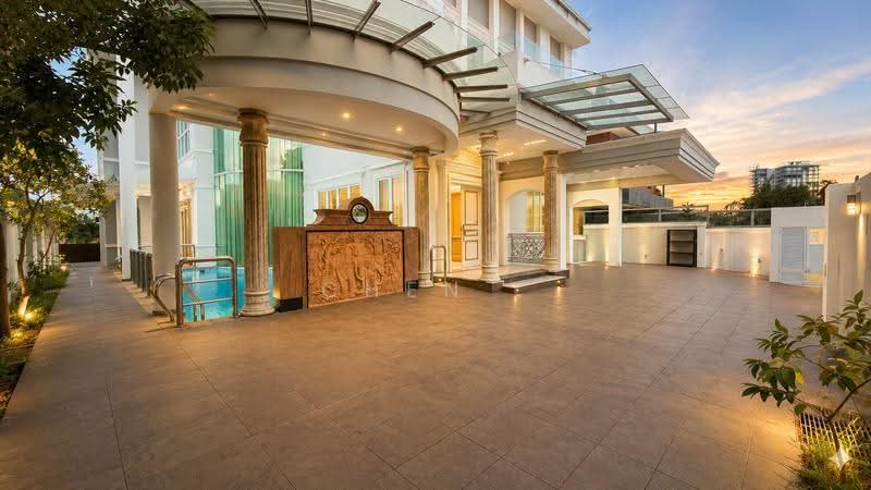 Extensive Variety Of Landed-Bungalows, Siglap, East Coast / Marine Parade, 5 Bedrooms, 15,000 sqft, Bungalow House For Rent, by CHEN ., 500250348 - Exterior - PropertyGuru.com.sg