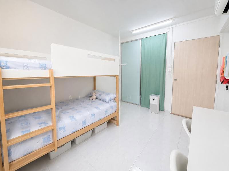 807 Yishun Ring Road, 807 Yishun Ring Road, Sembawang / Yishun, 2 Bedrooms, 689 sqft, HDB Flat For Sale, by Alex Zhan, 500250357 - Bedroom - PropertyGuru.com.sg