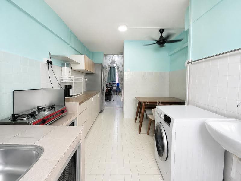 807 Yishun Ring Road, 807 Yishun Ring Road, Sembawang / Yishun, 2 Bedrooms, 689 sqft, HDB Flat For Sale, by Alex Zhan, 500250357 - Kitchen - PropertyGuru.com.sg