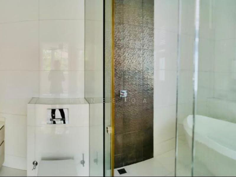 Rare Watten Semi-d under $9.2M! Move-in condition 1km RGPS, Hillcrest watten greenmead greendale, Newton / Novena, 5 Bedrooms, 4,200 sqft, Semi-Detached House For Sale, by Renee Gan, 500250364 - Bathroom - PropertyGuru.com.sg