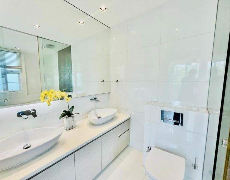 Rare Watten Semi-d under $9.2M! Move-in condition 1km RGPS, Hillcrest watten greenmead greendale, Newton / Novena, 5 Bedrooms, 4,200 sqft, Semi-Detached House For Sale, by Renee Gan, 500250364 - Bathroom - PropertyGuru.com.sg
