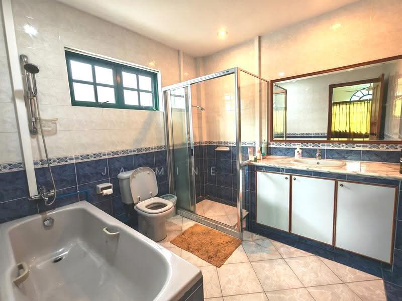 Binjai park, hua guan, yarwood vicinity, Upper Bukit Timah, Clementi Park / Upper Bukit Timah, 5 Bedrooms, 6,500 sqft, Detached House For Sale, by Jasmine Tan, 500250369 - Bathroom - PropertyGuru.com.sg