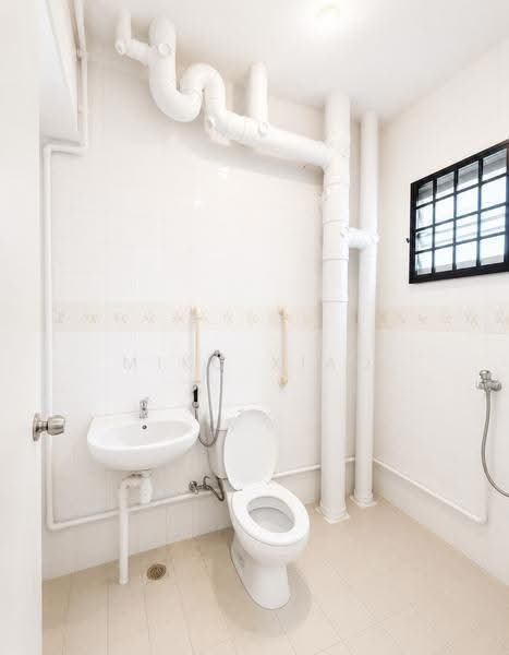 406 Sembawang Drive, 406 Sembawang Drive, Sembawang / Yishun, 3 Bedrooms, 969 sqft, HDB Flat For Sale, by Miko Xiao, 500250370 - Bathroom - PropertyGuru.com.sg