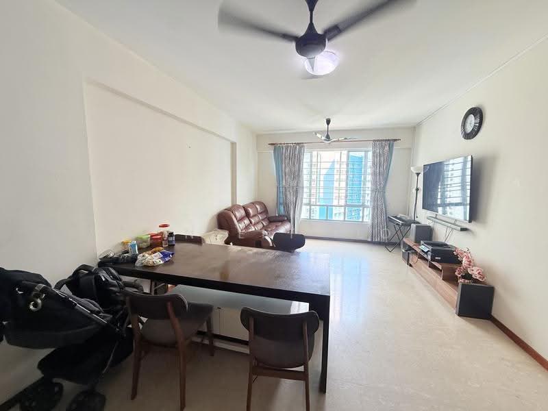 Northoaks, 32 Woodlands Crescent, Admiralty / Woodlands, 3 Bedrooms, 1,249 sqft, Condominium For Sale, by Vincent Teo, 500250375 - Living Room - PropertyGuru.com.sg