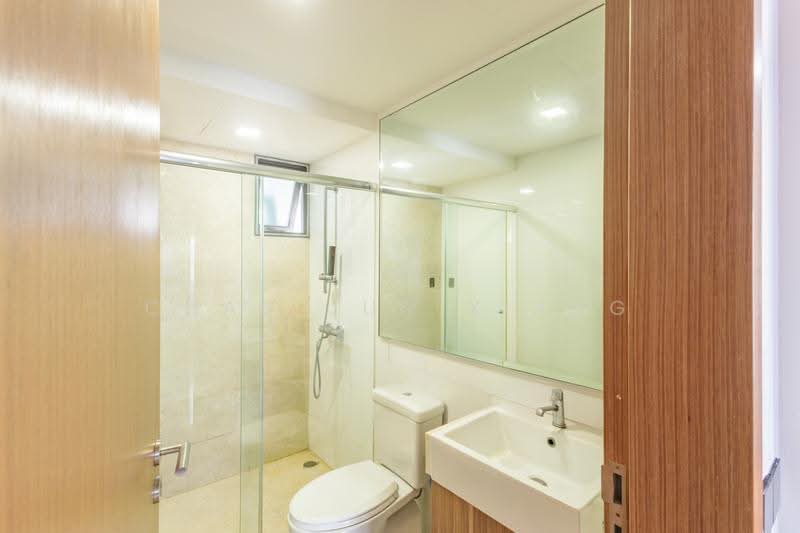 Waterfront Waves, 762 Bedok Reservoir Road, Bedok / Upper East Coast, 2 Bedrooms, 969 sqft, Condominium For Sale, by Chan Jun Xiang, 500250402 - Bathroom - PropertyGuru.com.sg