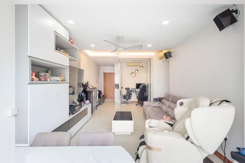 Waterfront Waves, 762 Bedok Reservoir Road, Bedok / Upper East Coast, 2 Bedrooms, 969 sqft, Condominium For Sale, by Chan Jun Xiang, 500250402 - Living Room - PropertyGuru.com.sg
