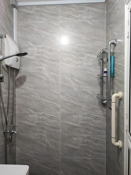 748 Jurong West Street 73, 748 Jurong West Street 73, Boon Lay / Jurong / Tuas, Room Rental, 90 sqft, HDB Flat For Rent, by Jimmy Tan, 500250404 - Bathroom - PropertyGuru.com.sg
