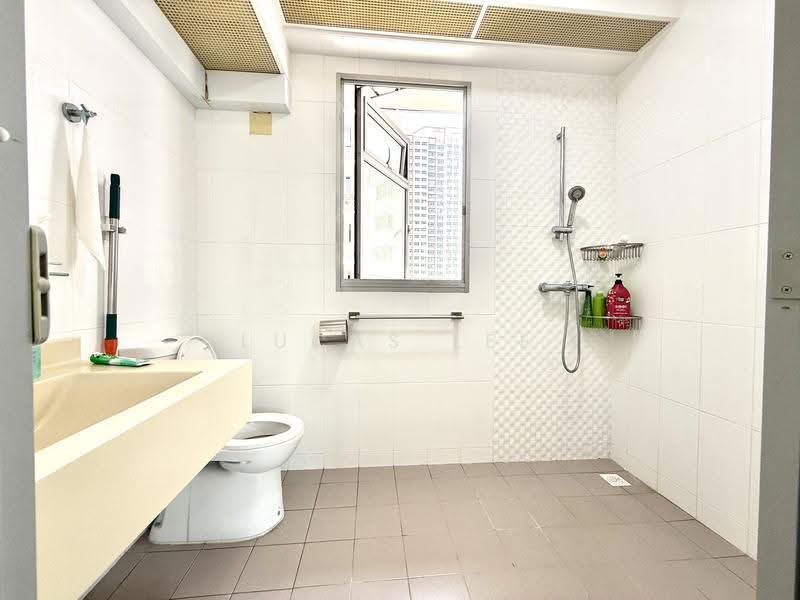 293A Bukit Batok Street 21, 293A Bukit Batok Street 21, Dairy Farm / Bukit Panjang / Choa Chu Kang, 3 Bedrooms, 1,216 sqft, HDB Flat For Sale, by Lucas Lee, 500250415 - Bathroom - PropertyGuru.com.sg