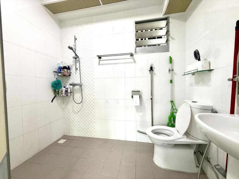 293A Bukit Batok Street 21, 293A Bukit Batok Street 21, Dairy Farm / Bukit Panjang / Choa Chu Kang, 3 Bedrooms, 1,216 sqft, HDB Flat For Sale, by Lucas Lee, 500250415 - Bathroom - PropertyGuru.com.sg