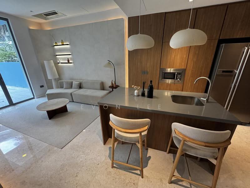 Big Discount! Beautiful Townhouse Near Reservoir, Sembawang / Yishun, 5 Bedrooms, 4,672 sqft, Cluster House For Sale, by Evon Lee, 500250425 - Living Room - PropertyGuru.com.sg
