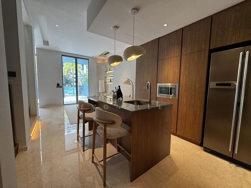 Big Discount! Beautiful Townhouse Near Reservoir, Sembawang / Yishun, 5 Bedrooms, 4,672 sqft, Cluster House For Sale, by Evon Lee, 500250425 - Kitchen - PropertyGuru.com.sg