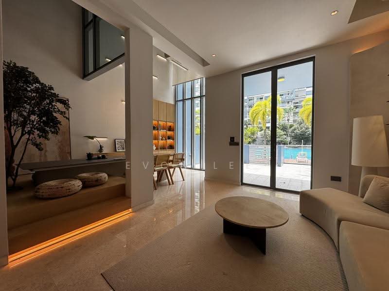 Big Discount! Beautiful Townhouse Near Reservoir, Sembawang / Yishun, 5 Bedrooms, 4,672 sqft, Cluster House For Sale, by Evon Lee, 500250425 - Living Room - PropertyGuru.com.sg