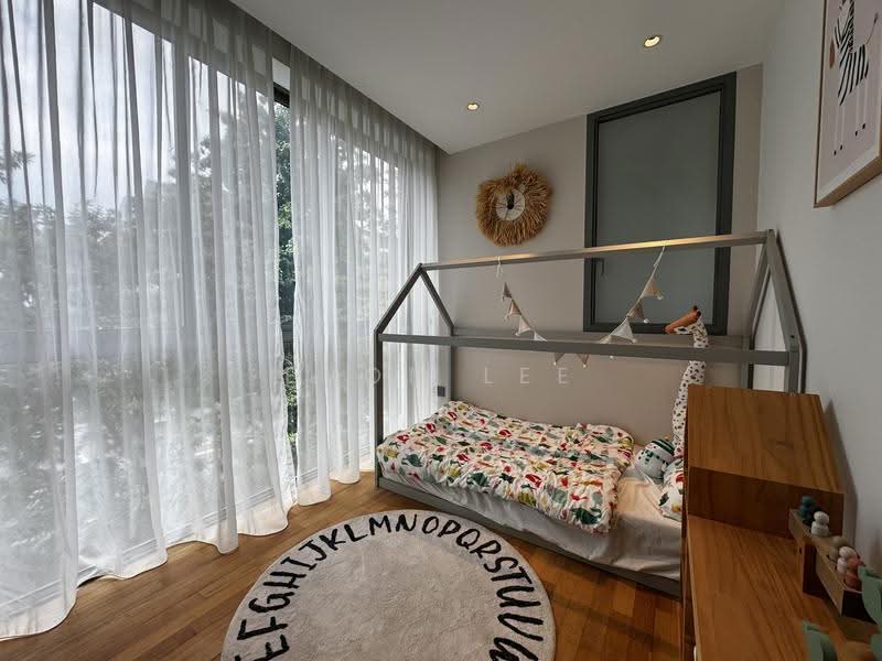 Big Discount! Beautiful Townhouse Near Reservoir, Sembawang / Yishun, 5 Bedrooms, 4,672 sqft, Cluster House For Sale, by Evon Lee, 500250425 - Bedroom - PropertyGuru.com.sg