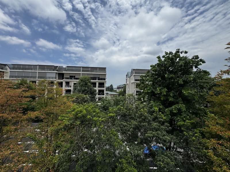 Big Discount! Beautiful Townhouse Near Reservoir, Sembawang / Yishun, 5 Bedrooms, 4,672 sqft, Cluster House For Sale, by Evon Lee, 500250425 - Exterior - PropertyGuru.com.sg
