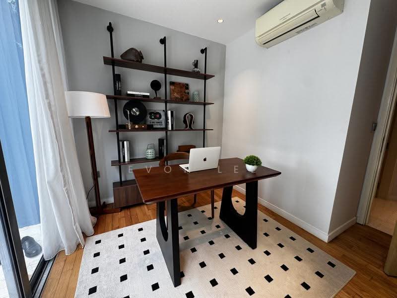 Big Discount! Beautiful Townhouse Near Reservoir, Sembawang / Yishun, 5 Bedrooms, 4,672 sqft, Cluster House For Sale, by Evon Lee, 500250425 - Study - PropertyGuru.com.sg