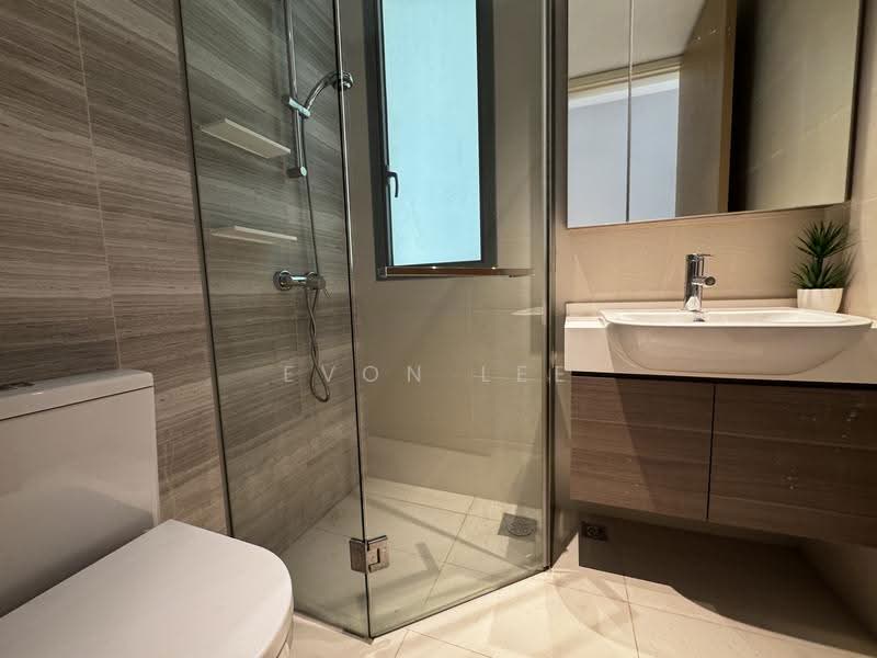 Big Discount! Beautiful Townhouse Near Reservoir, Sembawang / Yishun, 5 Bedrooms, 4,672 sqft, Cluster House For Sale, by Evon Lee, 500250425 - Bathroom - PropertyGuru.com.sg
