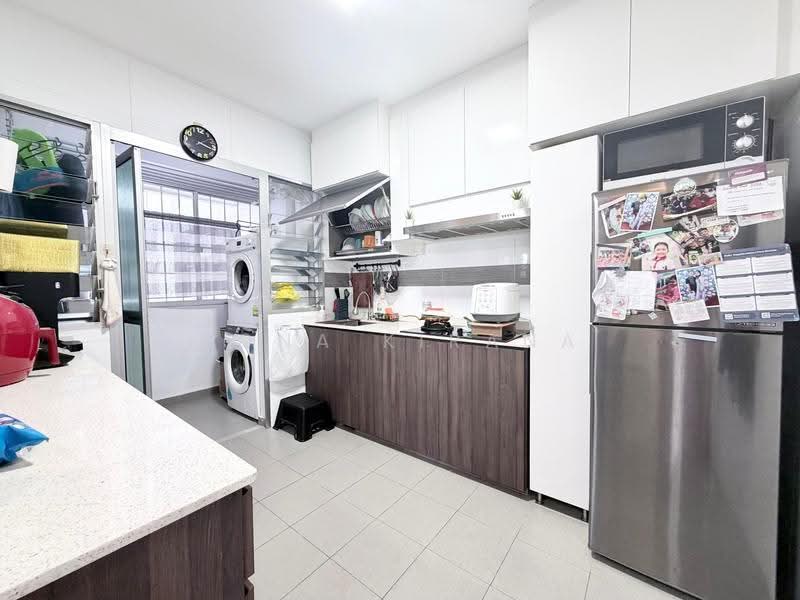166A Yung Kuang Court, 166A Yung Kuang Road, Boon Lay / Jurong / Tuas, 3 Bedrooms, 1,001 sqft, HDB Flat For Sale, by Nona Kirana, 500250426 - Kitchen - PropertyGuru.com.sg
