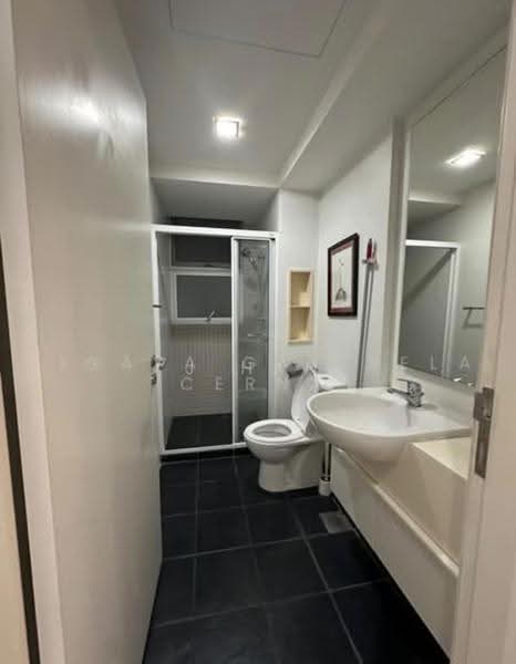 The Esparis, 7 Pasir Ris Drive 4, Pasir Ris / Tampines, 3 Bedrooms, 1,291 sqft, Condominium For Rent, by J Han, 500250429 - Bathroom - PropertyGuru.com.sg
