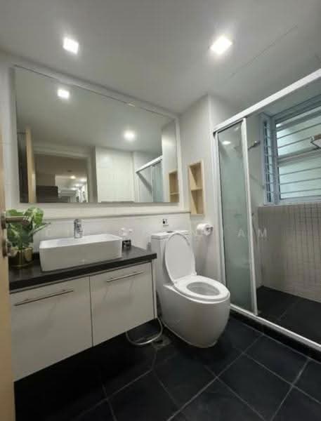 The Esparis, 7 Pasir Ris Drive 4, Pasir Ris / Tampines, 3 Bedrooms, 1,291 sqft, Condominium For Rent, by J Han, 500250429 - Bathroom - PropertyGuru.com.sg