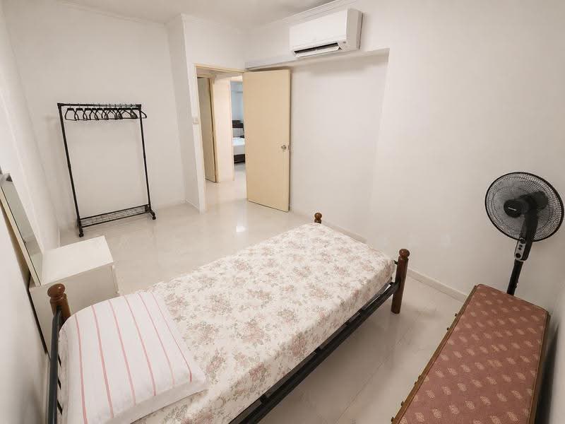 62 Lorong 4 Toa Payoh, 62 Lorong 4 Toa Payoh, Balestier / Toa Payoh, 3 Bedrooms, 1,302 sqft, HDB Flat For Sale, by Rayne Chua 蔡美慧, 500250430 - Bedroom - PropertyGuru.com.sg