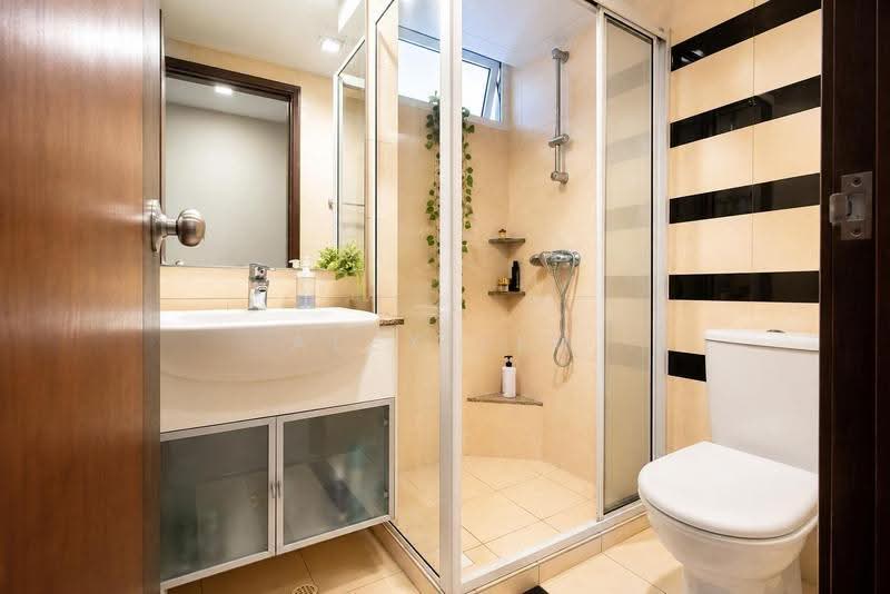 The Warren, 57 Choa Chu Kang Loop, Dairy Farm / Bukit Panjang / Choa Chu Kang, 3 Bedrooms, 1,238 sqft, Apartment For Sale, by Alex Lim, 500250438 - Common Bathroom - PropertyGuru.com.sg