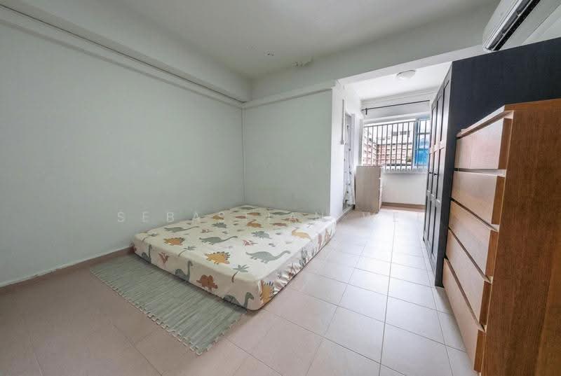 448 Bright Hill Drive, 448 Bright Hill Drive, Ang Mo Kio / Bishan / Thomson, 3 Bedrooms, 1,076 sqft, HDB Flat For Rent, by Sebastian Wee, 500250444 - Master Bedroom - PropertyGuru.com.sg