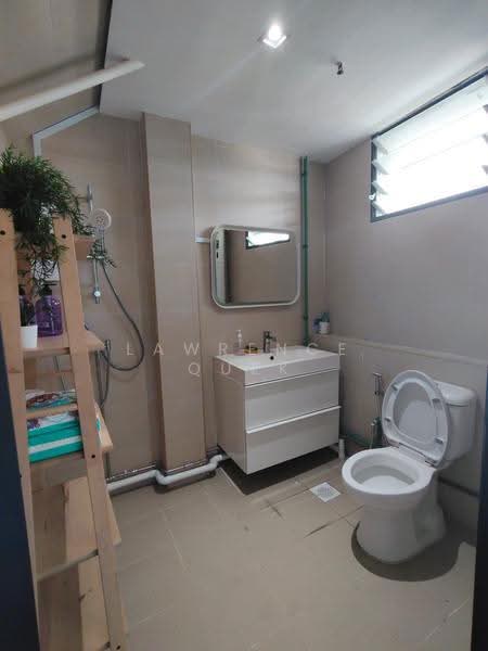 Oxley BizHub, 61 Ubi Road 1, Eunos / Geylang / Paya Lebar, 980 sqft, Light Industrial (B1) For Rent, by Lawrence Quek, 500250445 - Bathroom - CommercialGuru.com.sg