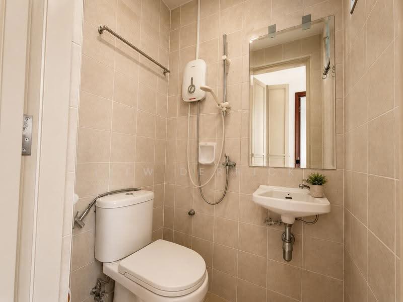The Tropica, 51 Tampines Avenue 1, Pasir Ris / Tampines, 3 Bedrooms, 1,238 sqft, Condominium For Sale, by Liew Derrick, 500250459 - Bathroom - PropertyGuru.com.sg