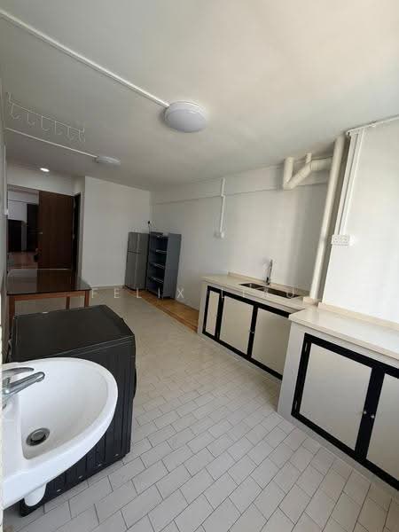 708 Hougang Avenue 2, 708 Hougang Avenue 2, Hougang / Punggol / Sengkang, 3 Bedrooms, 950 sqft, HDB Flat For Rent, by Felix Liau, 500250461 - Kitchen - PropertyGuru.com.sg