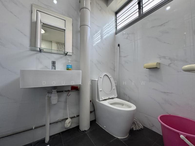 1 Toh Yi Drive, 1 Toh Yi Drive, Clementi Park / Upper Bukit Timah, 3 Bedrooms, 1,119 sqft, HDB Flat For Rent, by Douglas Chew, 500250464 - Bathroom - PropertyGuru.com.sg