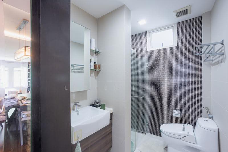 Freehold 5Bedroom Siglap Large Format Living, East Coast / Marine Parade, 5 Bedrooms, 1,948 sqft, Apartment For Sale, by Lester Lee, 500250477 - Bathroom - PropertyGuru.com.sg