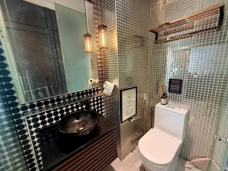 Boathouse Residences, 33 Upper Serangoon View, Hougang / Punggol / Sengkang, 2 Bedrooms, 732 sqft, Condominium For Sale, by Grayce Tan, 500250485 - Bathroom - PropertyGuru.com.sg
