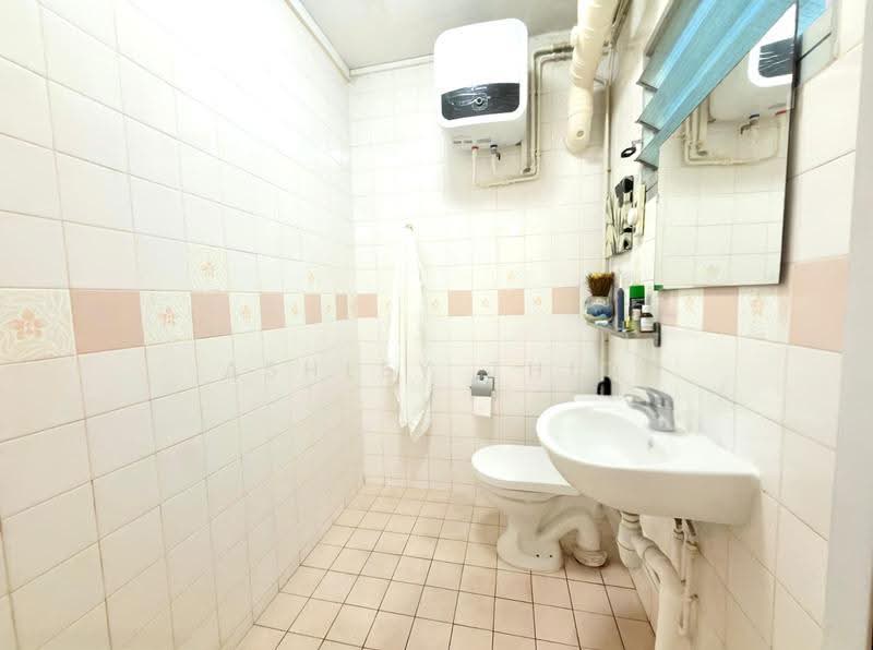 657 Jalan Tenaga, 657 Jalan Tenaga, Eunos / Geylang / Paya Lebar, 3 Bedrooms, 1,141 sqft, HDB Flat For Sale, by Ashley Thio, 500250509 - Bathroom - PropertyGuru.com.sg