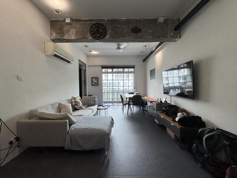 Versailles, 133 Hemmant Road, East Coast / Marine Parade, 1 Bedroom, 732 sqft, Condominium For Sale, by Hector Ho, 500250510 - Living Room - PropertyGuru.com.sg