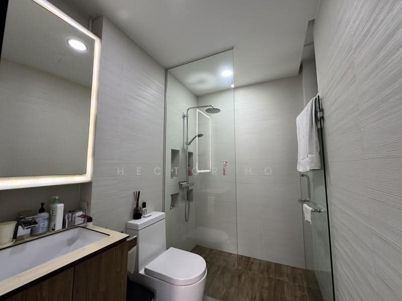 Versailles, 133 Hemmant Road, East Coast / Marine Parade, 1 Bedroom, 732 sqft, Condominium For Sale, by Hector Ho, 500250510 - Bathroom - PropertyGuru.com.sg
