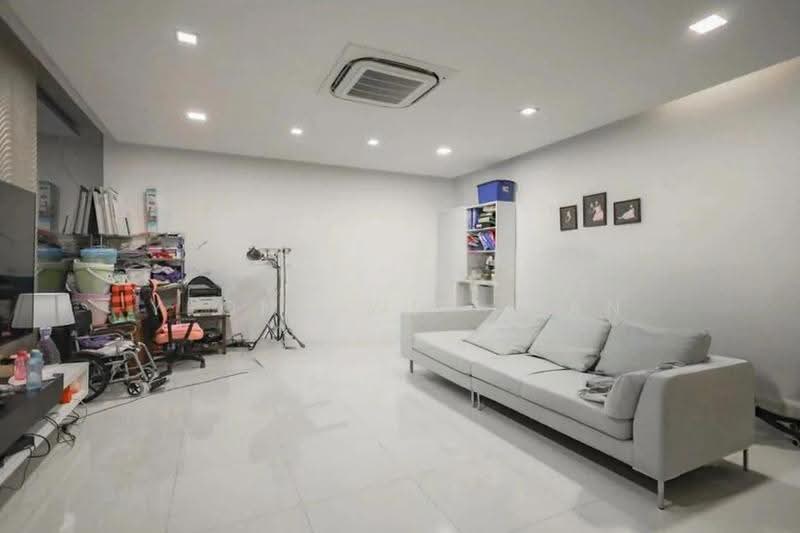 Breathtaking 3.5-Storey Seaside Detached with Lift and Basement, Wak Hassan Drive/Wak Hassan/Sembawang Park/Sembawang/Yishun, Sembawang / Yishun, 8 Bedrooms, 8,442 sqft, Bungalow House For Sale, by Yeong Wei Jian, 500250517 - PropertyGuru.com.sg